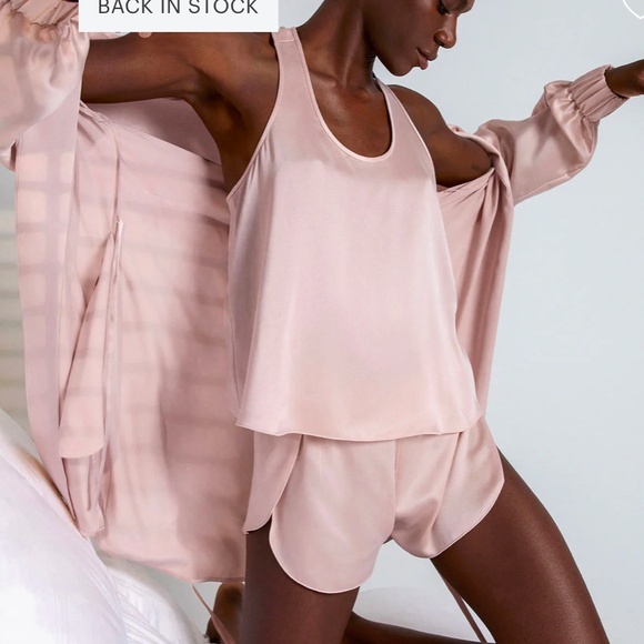 LUNYA BNWT Silk Tulip Back Short Set in Delicate Pink Size S - Picture 6 of 6